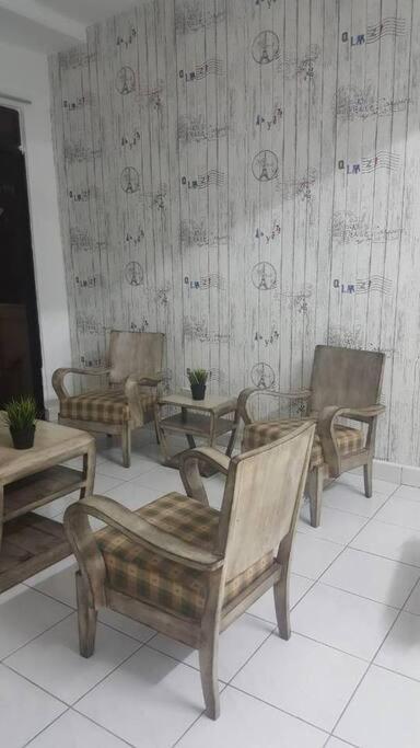 3Rooms 10Pax Mc 5 Star Hotel Sofa&Bed Mrt Mcd Axiata Seri Kembangan Exterior photo