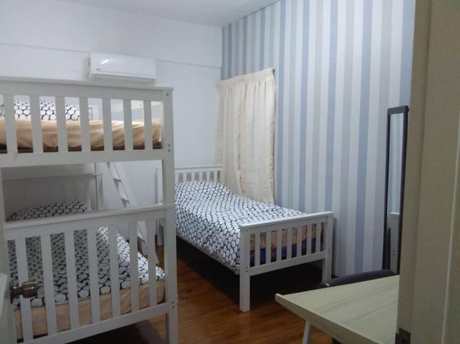 3Rooms 10Pax Mc 5 Star Hotel Sofa&Bed Mrt Mcd Axiata Seri Kembangan Exterior photo